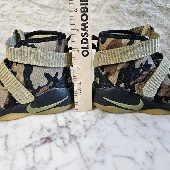 Nike Air Shoes Sneakers Youth 3Y Lebron James Soldier XI Olive Camo Military 3Y - Picture 4 of 8